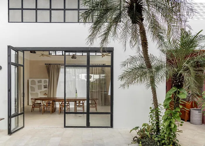 Bi Design House - Boutique 4*